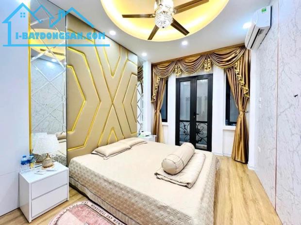 - BÁN NHÀ-TRUNG TÂM #ĐỐNG_ĐA. - THÁI_HÀ- ĐẶNG_TIẾN_ĐÔNG - PHỐ VÍP NHẤT QUẬN. - 5M RA Ô TÔ - 2