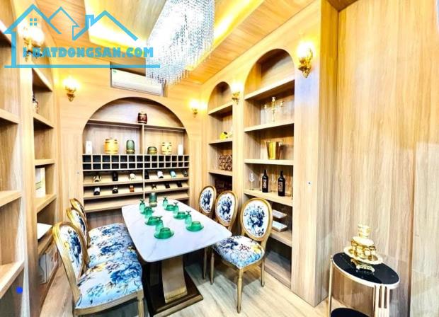 - BÁN NHÀ-TRUNG TÂM #ĐỐNG_ĐA. - THÁI_HÀ- ĐẶNG_TIẾN_ĐÔNG - PHỐ VÍP NHẤT QUẬN. - 5M RA Ô TÔ - 3