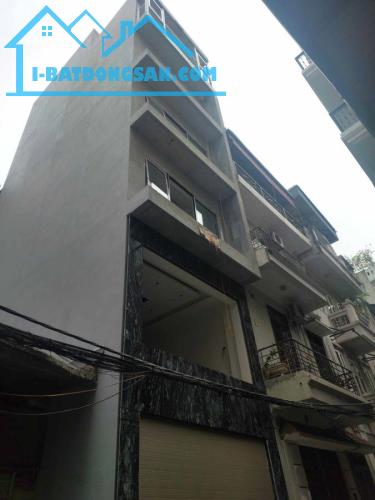 BÁN NHÀ MỐI PHỐ NGUYỄN VĂN CỪ, GARA Ô TÔ - 7 TẦNG THANG MÁY 40M2, 7 TẦNG, MẶT TIỀN  4M,