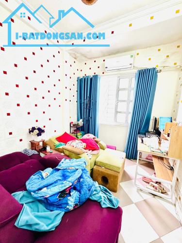 +Bán gấp nhà ở Lạc Long Quân, Tây Hồ, nhà 5 tầng, vỉa hè kinh doanh giá