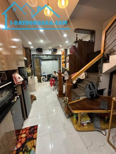 SIÊU PHẨM NHÀ ĐẸP 3 TẦNG NGAY GÒ DẦU TÂN PHÚ SÁT HẺM XE TẢI- 28M2 NỞ HẬU 4.3M -CHỈ 3 TỶ XX - 4