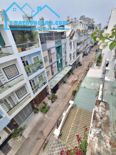 4 tầng 4X18m mặt tiền đường 6m, 1979 Huỳnh Tấn Phát gần chợ Phú Xuân giáp Q7 chỉ 6.8 tỷ