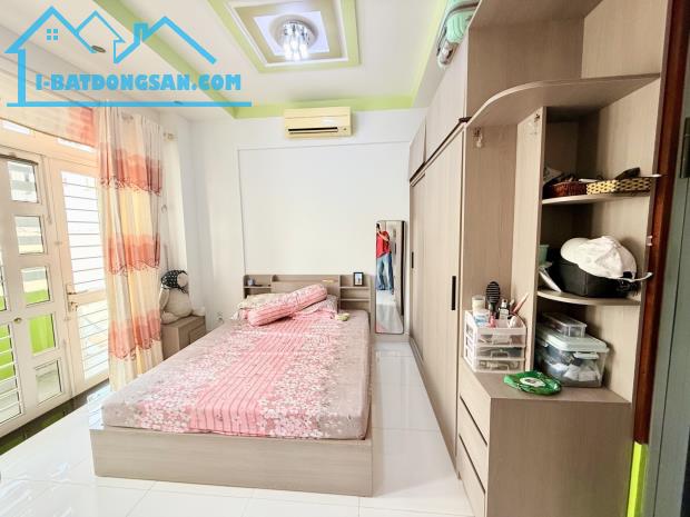 Nhà hẻm xe hơi, 79m2 3 tầng đẹp 3 phòng ngủ, Trần Mai Ninh, Q. Tân Bình