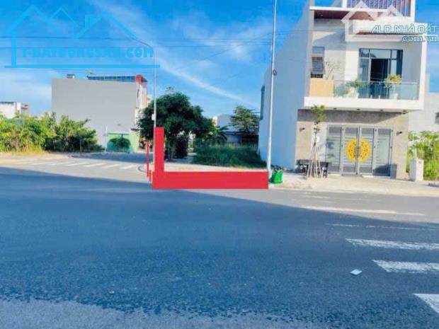 ĐẤT NGỘP HƯNG VIỆT LÔ GÓC 2 mặt tiền đường NGYỄN VĂN HƯỞNG Phường Long Tâm - TPBR  Dt: 6 x - 1