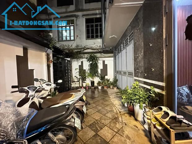Nhà Đẹp Phố Giáp Nhất DT 53m2 x 5 Tầng MT 4.5m OTO Đỗ Cổng LH 0934550556