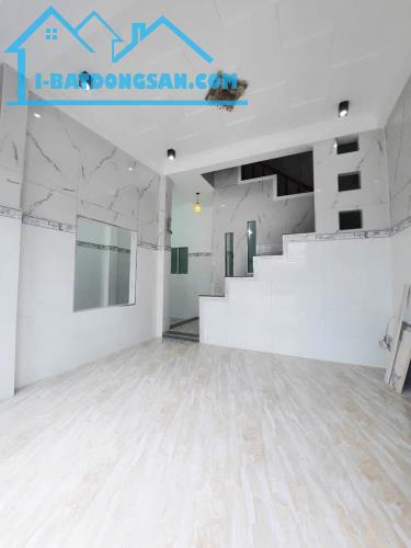 Ban nhà hẻm 4m đẹp, giá rẻ, đường HUỲNH VĂN CHÍNH. Q. TÂN PHÚ, 4m x 10m. Giá: 4.28 tỷ.