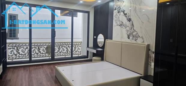 Bán nhà mặt phố trung tâm Q. Đống Đa DT 106m x 5T. Mặt tiền 4.5m - 3