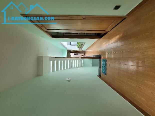 NHÀ CỰC ĐẸP PHẠM VĂN ĐỒNG - 5 PHÚT RA SÂN BAY - HXH - DT103M² - 4 TẦNG LẦU - NHỈNH 12 TỶ - 1