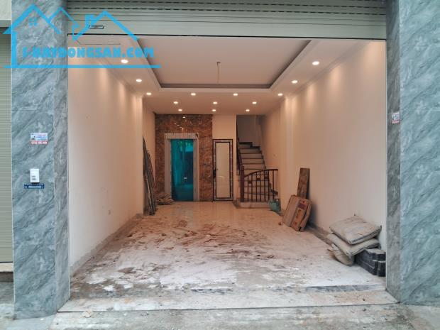 BÁN NHÀ THẠCH BÀN - THANG MÁY - GARA Ô TÔ - 45M2 GIÁ HƠN 8 TỶ - 2