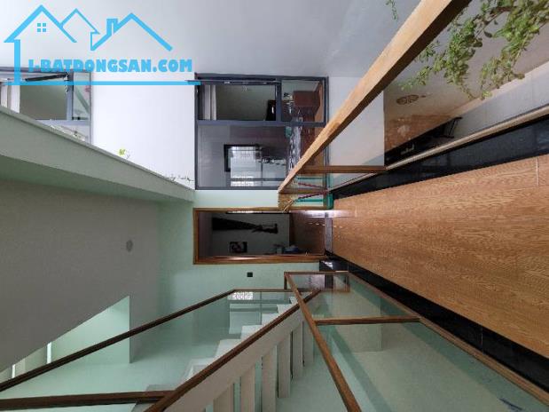NHÀ CỰC ĐẸP PHẠM VĂN ĐỒNG - 5 PHÚT RA SÂN BAY - HXH - DT103M² - 4 TẦNG LẦU - NHỈNH 12 TỶ - 2