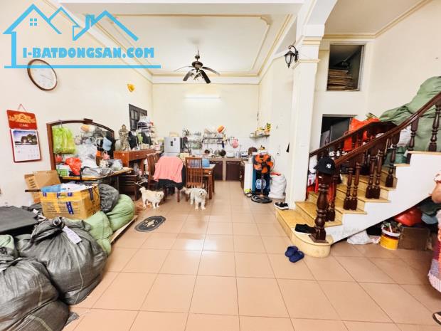 Bán nhà Hoàng Như Tiếp sổ đỏ, vị trí đẹp mặt tiền rộng giá 9 tỷ 999. - 2