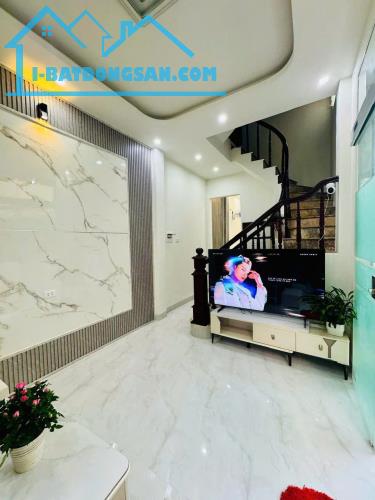 Cho thuê nhà nguyên căn Phố Bùi Xương Trạch, 5 tầng, 33m2, 7 ngủ, 14 Triệu vào ngay - 3
