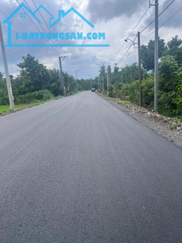 Nhà mặt tiền nhựa lớn - chỉ 2 tỷ - Sổ Hồng Riêng