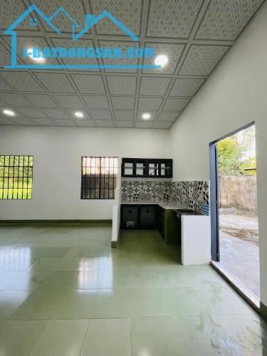 Nhà mặt tiền nhựa lớn - chỉ 2 tỷ - Sổ Hồng Riêng - 2