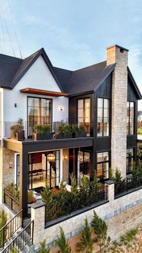 Bán villa Nam Hồ Phường 11 Đà Lạt 245m2 phong cách hiện đại - 1