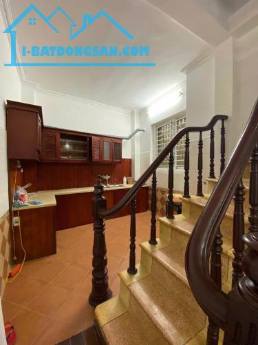 Cho thuê nhà riêng ngõ 127 Hào Nam, 42m2 x 4 tầng, 4 ngủ, 14 Triệu Full đồ