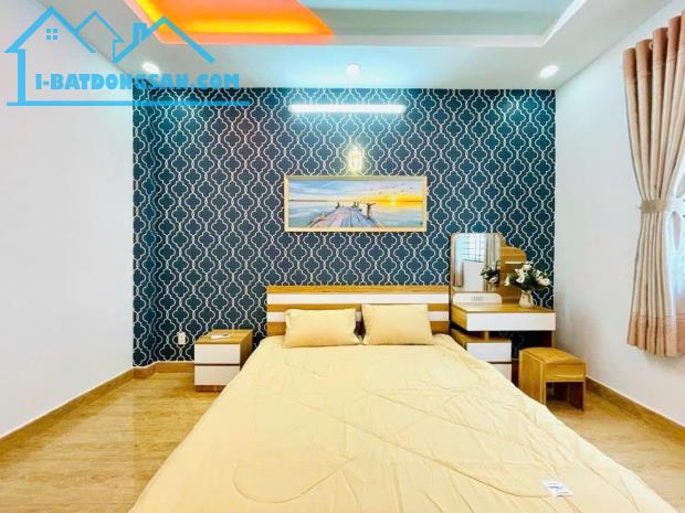 60M2 - NGANG 5 HIẾM- 3 TẦNG - ĐẸP Ở NGAY- PHƯỜNG 16 GÒ VẤP - CHỈ NHỈN 5Đ - 3