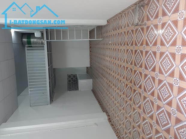 Chính chủ cho hộ gia đình thuê căn nhà riêng có gác xép, nhà mới làm giá chỉ 5 triệu - 2