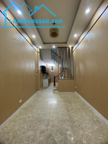 Bán nhà trung tâm Cầu Giấy 35m 5 tầng mt3.3m 7.1 tỷ ô tô cách 10m nhà mới ở ngay. - 1