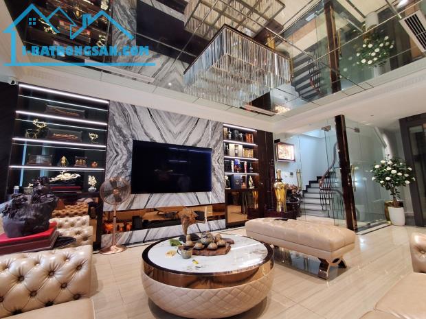 Bán tòa Aparment Ngọc Thụy,KD dòng tiền 1 tỷ/năm,lô góc,125M,6 tầng thang máy. Hơn 30 Tỷ