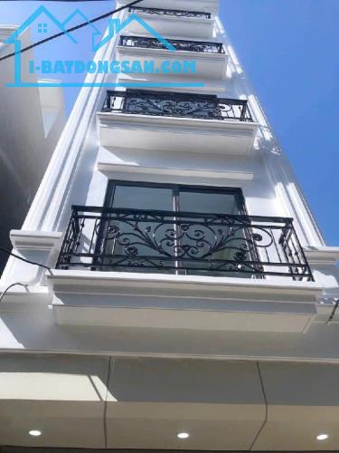 Bán Nhà: Tựu Liệt, 65m2, 6 tầng, thang máy, 1 bước ra oto tránh. hơn 7 tỷ
