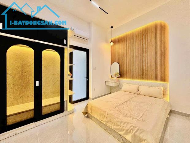 Quận 10 Chủ xoắn bán gấp giảm mạnh 1 Tỷ - Hẻm Ô TÔ quay đầu - 2 Tầng - Chỉ 6.8 Tỷ