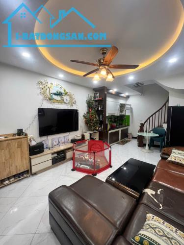 Chủ Nhà Cần Tiền Nên Cần Bán Gấp CănNhà FullNT Xịn Xò Ở Yên Xá.Giá 5.98Tỷ CóTL