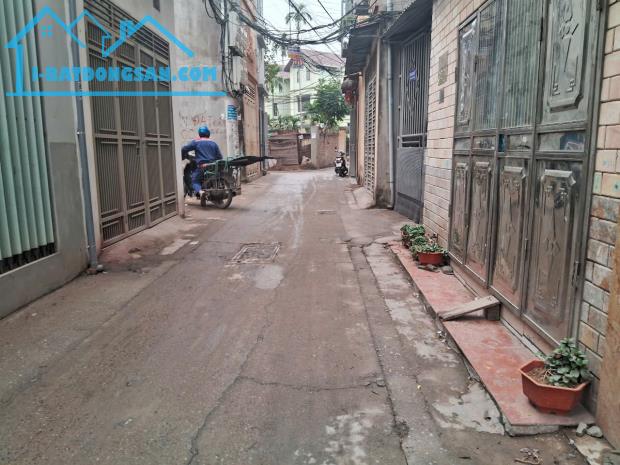 BÁN NHÀ CẤP 4 – PHỐ THẠCH BÀN – Ô TÔ ĐỖ CỬA – VÀI BƯỚC RA MẶT PHỐ - 44M2 HƠN 6 TỶ - 1