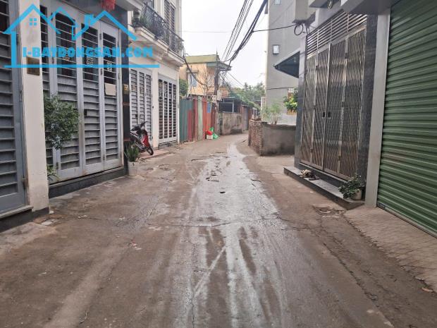 BÁN NHÀ CẤP 4 – PHỐ THẠCH BÀN – Ô TÔ ĐỖ CỬA – VÀI BƯỚC RA MẶT PHỐ - 44M2 HƠN 6 TỶ - 2