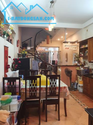 Bán nhà Lê Văn Sỹ, Quận 3 ngay Đại Học Sư Phạm - 84m2 (4x21) sổ vuông - Nhà đẹp 4 tầng
