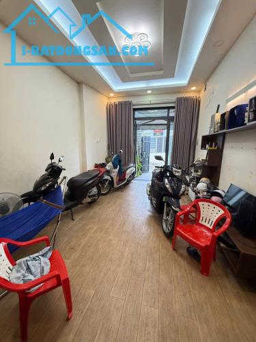 Tọa lạc Trường Chinh, Phường 14, Quận Tân Bình, 56m2, 4 tầng, giá 8.5 Tỷ (TL).