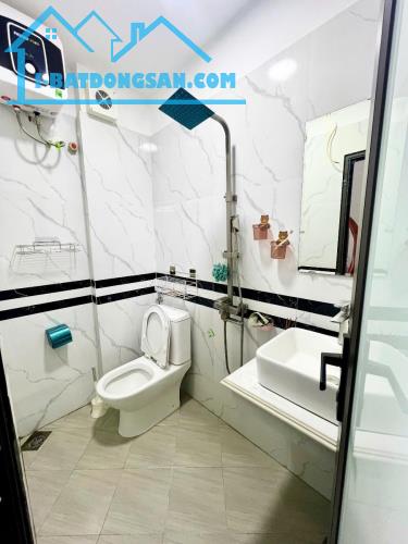 Hoàng Hoa Thám 31M - 5 Tầng giá chào bán  5.75 tỷ có thương lượng  + Trung tâmBa Đình - 2