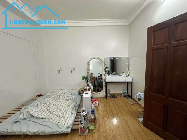 Không mua hơi phí nhà phố Cầu Giấy nhà đẹp, cách mặt phố Cầu Giấy 100m, DT 27m, 4T, 7,7 tỷ