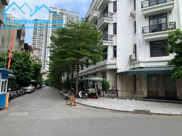 Cho thuê nhà Xuân La, 100m2, 6 tầng, thông sàn, thang máy làm văn phòng, trung tâm dạy học