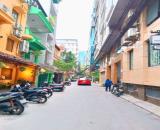 (Ô TÔ ĐỖ CỬA) Bán Nhà HUỲNH THÚC KHÁNG, Đống Đa. Phân lô mặt vườn hoa thoáng vĩnh viễn.