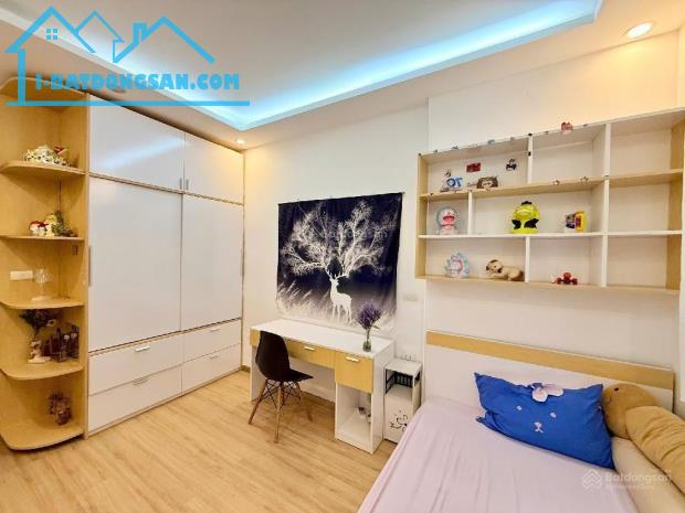 Bán nhà phố Trần Bình, Mai Dịch gần Đại học Thương Mại dt 42m2 nhà 5 tầng giá chỉ 7 tỷ 2.