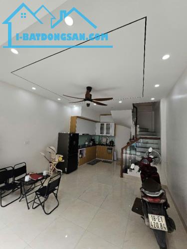 Bán nhà phố Vũ Xuân Thiều, Long Biên, ngõ thông, ô tô, 63m 5 tầng nhỉnh 9 tỷ