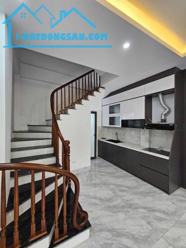 BÁN GẤP NHÀ PHỐ THƯỢNG THANH LONG BIÊN 35M2 5T NGÕ THÔNG Ô TÔ 5.85 TỶ - 1