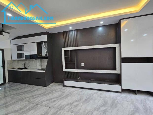 BÁN GẤP NHÀ PHỐ THƯỢNG THANH LONG BIÊN 35M2 5T NGÕ THÔNG Ô TÔ 5.85 TỶ - 2