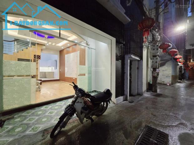 Bán gấp. 50m2 ,4 tầng - Trần Cung. đầy đủ nội thất sang trọng , trước nhà ngõ rộng. nhỉnh - 4