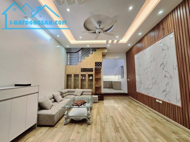 Bán gấp. 50m2 ,4 tầng - Trần Cung. đầy đủ nội thất sang trọng , trước nhà ngõ rộng. nhỉnh - 3