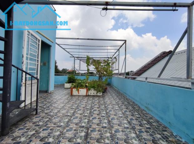 Nhà lô góc mặt tiền TânHiệp 14 ,HM , 4Tx 135 m2 . Giá chỉ  6.2 tỷ (TL). - 4