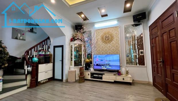 Phạm Văn Đồng -Cổ Nhuế - Nhà lô góc-  Nội thất Châu Âu - 1