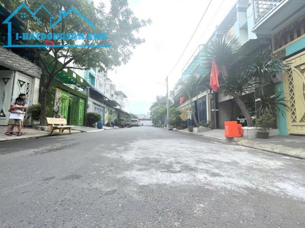 Mặt Tiền 10M, Khu Phân Lô, Tam Bình Thủ Đức, DT 80m2 ( 5.2 x !6 ) 4 Tầng, chỉ 7ty.