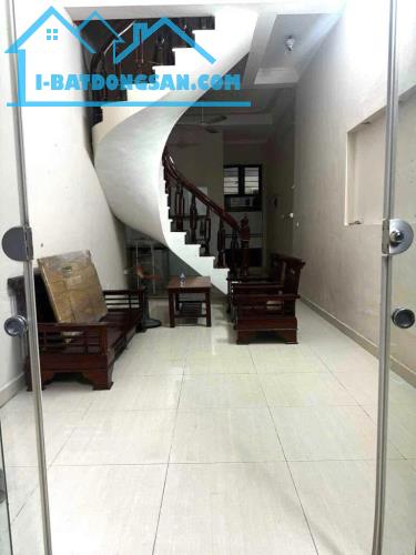 Trung tâm Ba Đình 35m2 x 5 tầng - Gần phố - Ngõ thông thoáng.