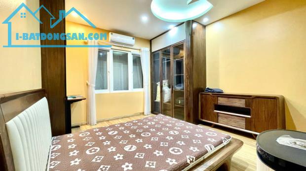 Giá rẻ nhất Cầu giấy,7 tỷ, 60m2,4 phòng ngủ ,ô tô chạy quanh nhà