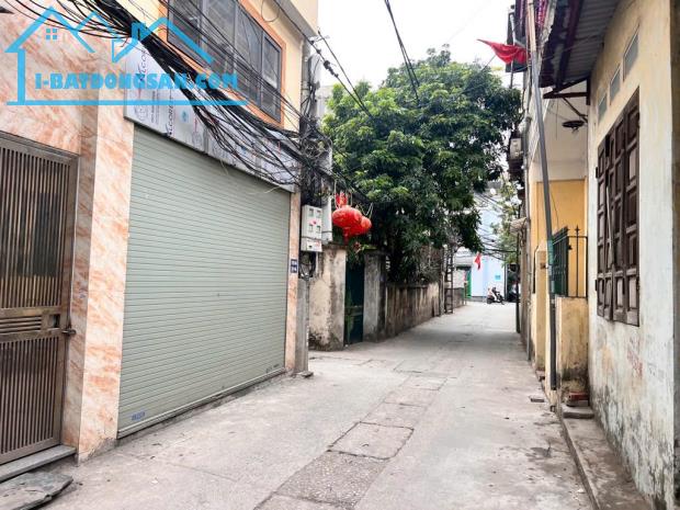 Bán nhà: Tựu Liệt, 40m2 , 3 Tầng, vị trí đẹp, ngõ nông, cách BX Nước Ngầm 1km. Nhỉnh 4 tỷ - 3