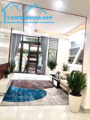 ♥ Nhà  Kiệt Nhựa Hùng Vương, 67.5m2, ngang 5.6m, 3 tầng cứng đẹp, 3PN, sân thượng chill,