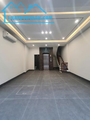 Bán nhà ngõ 34 Dịch Vọng Hậu, Cầu Giấy, 40m2, thang máy, ô tô 20m, ngõ thông, 9 tỷ