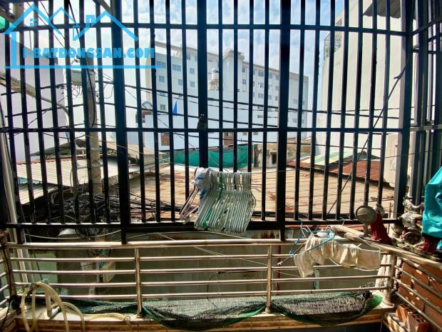 Bán nhà Quận 8 Âu Dương Lân - hẻm an ninh gần mặt tiền, DT gần 30m2 - 2 tầng - 1